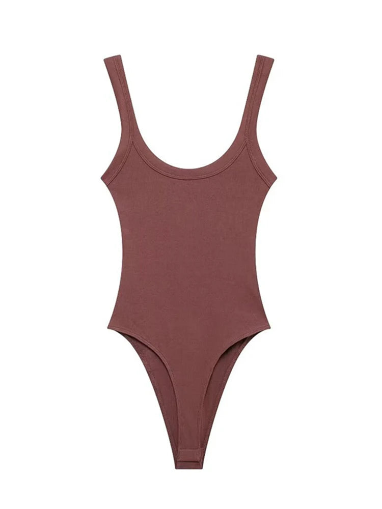 body femme agréable pour l’été