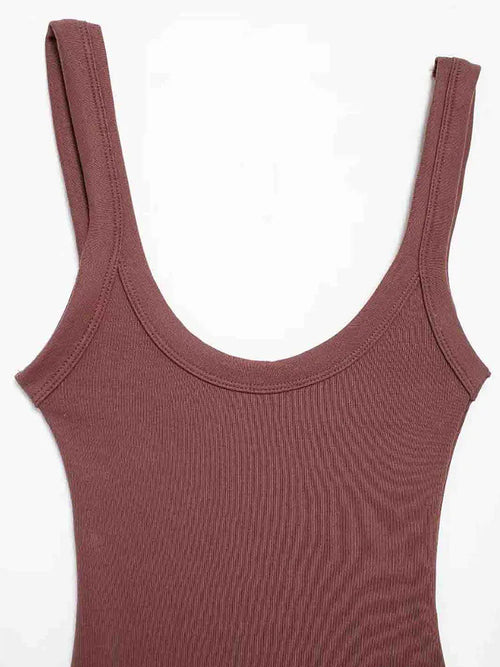 body femme agréable pour l’été